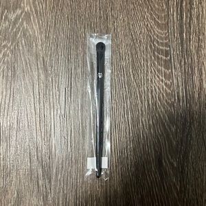 Kat Von D Eyeshadow Brush